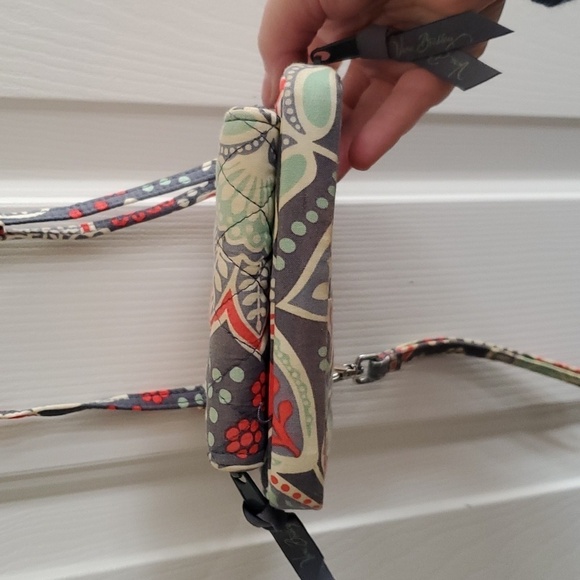 Vera Bradley All in One Crossbody Bag/ wristlet in Nomadic Floral - Picture 9 of 9
